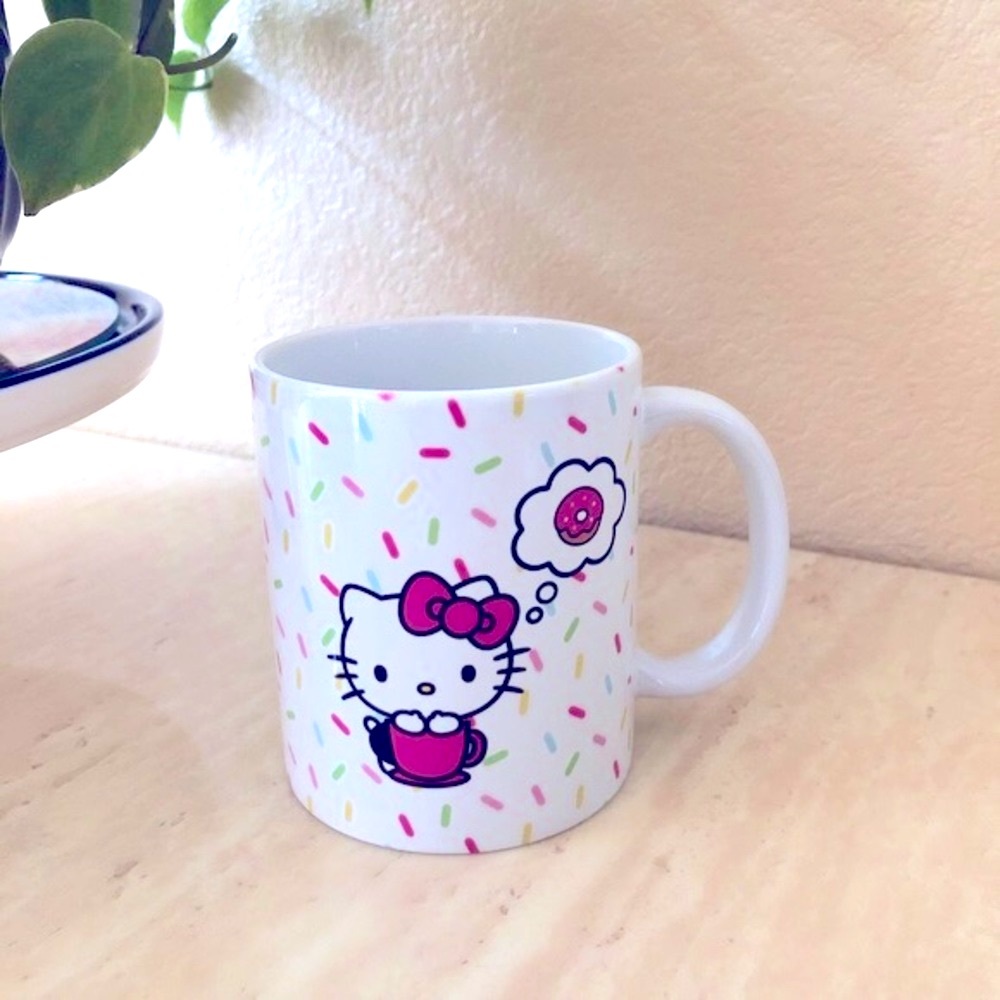 Hello Kitty Cafe Las Vegas Exclusive Sprinkled Mug - Picture 4 of 4